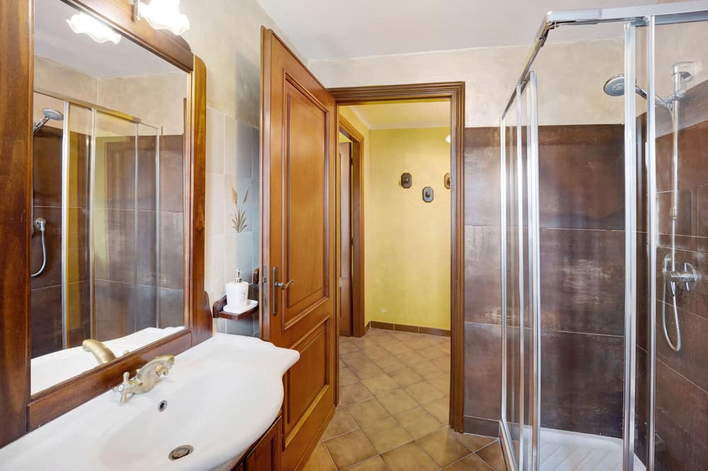 Photo of Bathroom in Moano