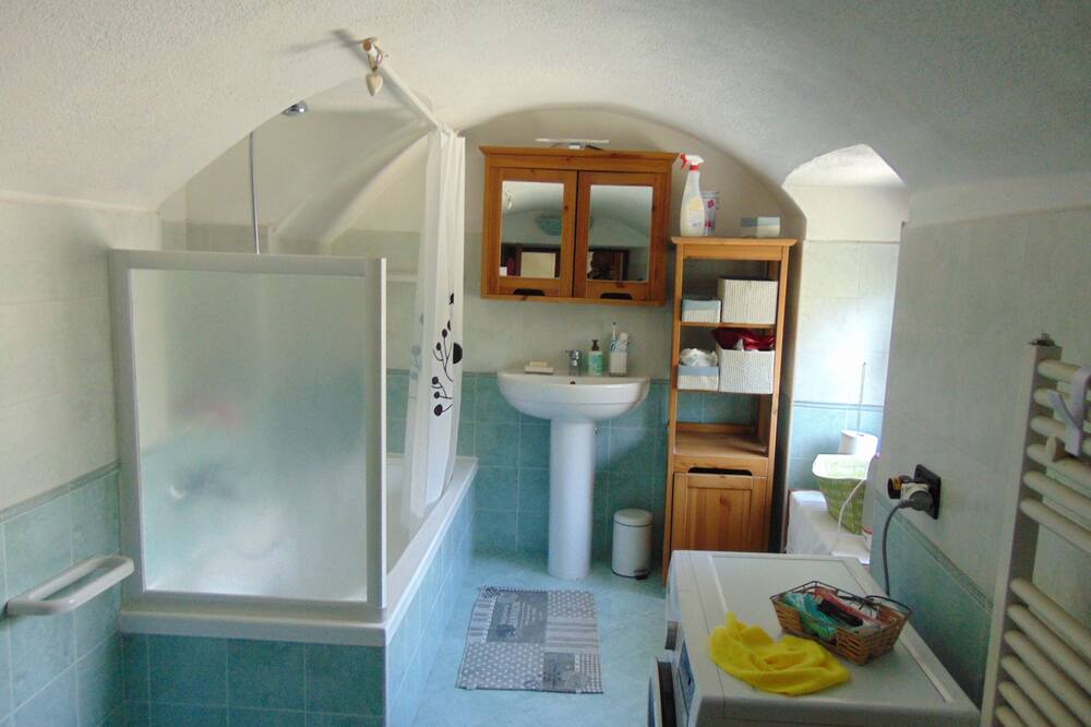 Photo of Bathroom in Issogne