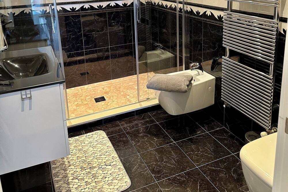 Photo of Bathroom in Quesada
