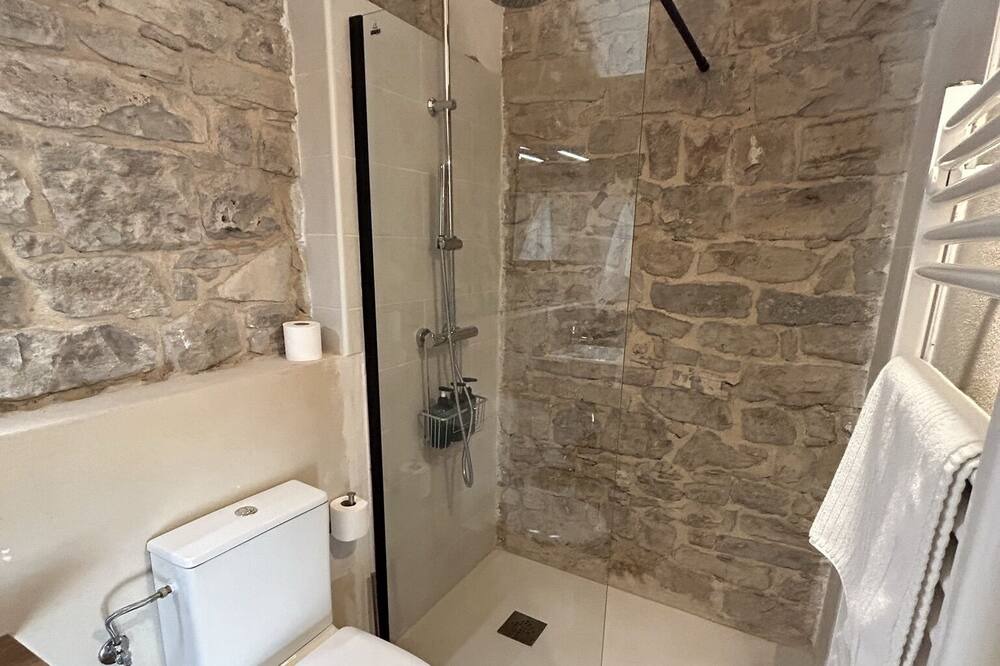 Photo of Bathroom in Llorac