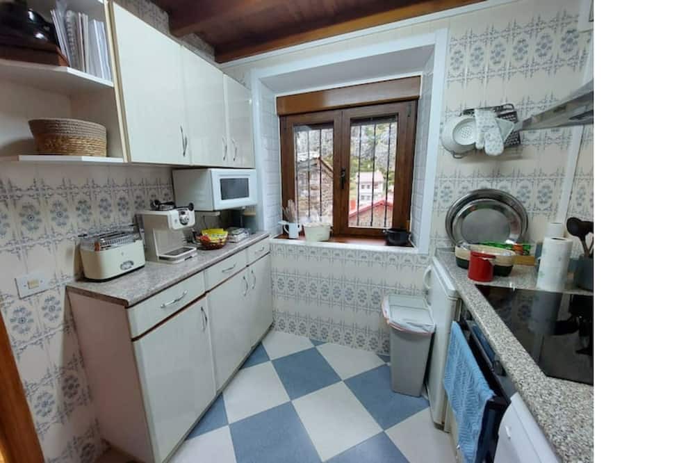 Photo of Kitchen in Llanaves de la Reina