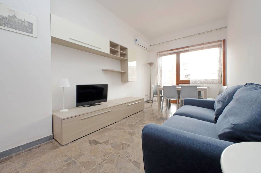 Photo of Livingroom in Tuscolano