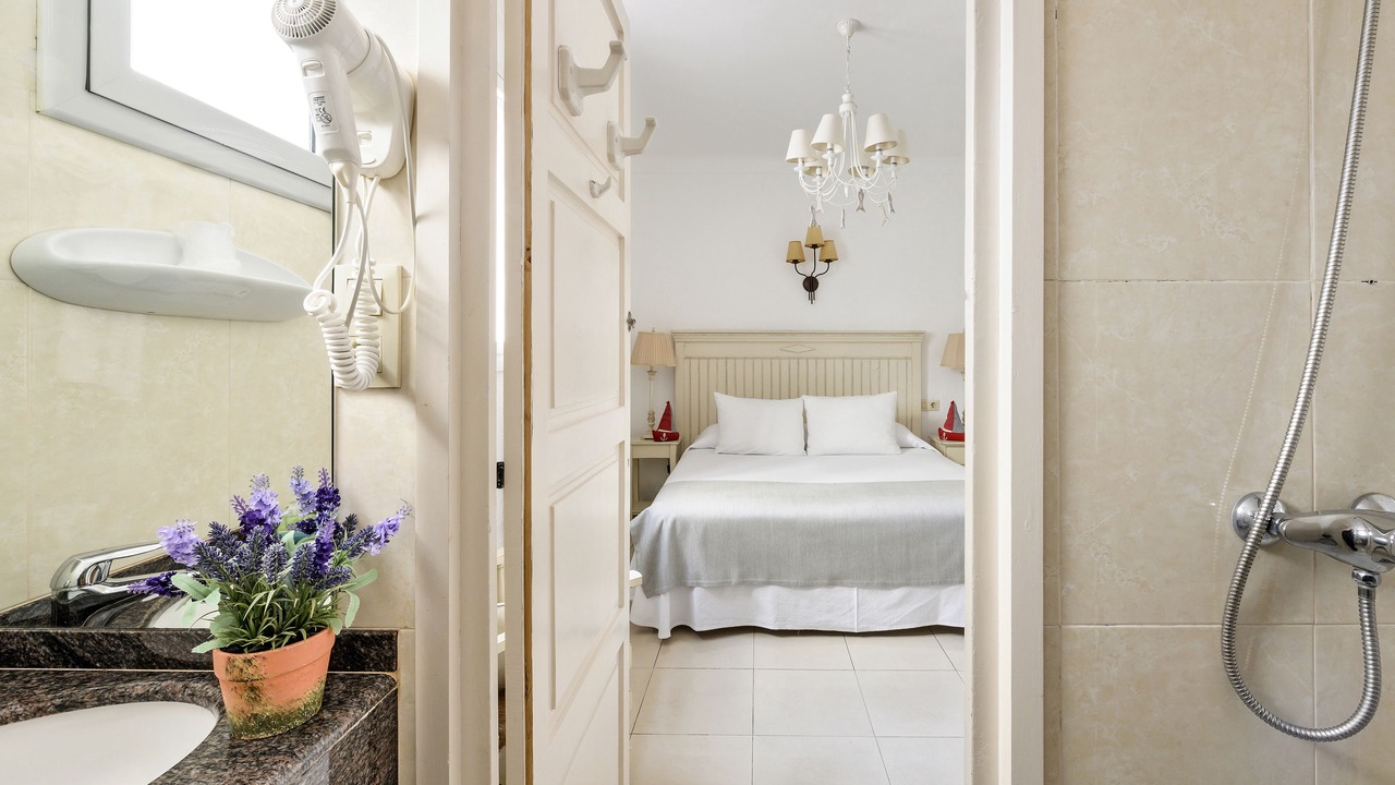 Photo of Bedroom in Llanca