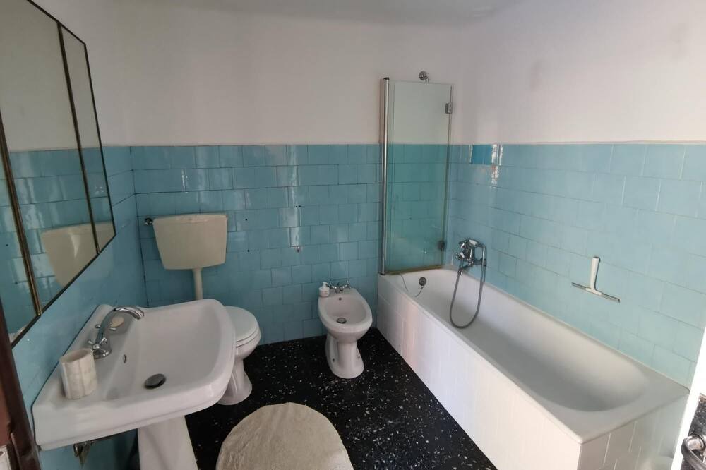 Photo of Bathroom in Erba