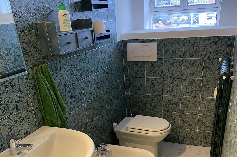 Photo of Bathroom in Barge