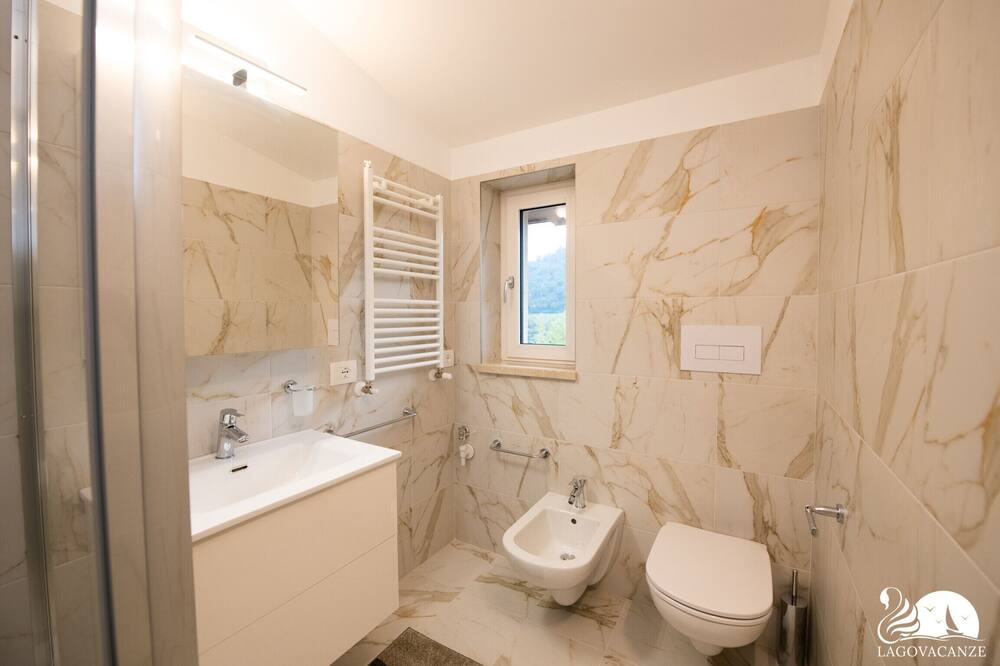 Photo of Bathroom in Roe Volciano