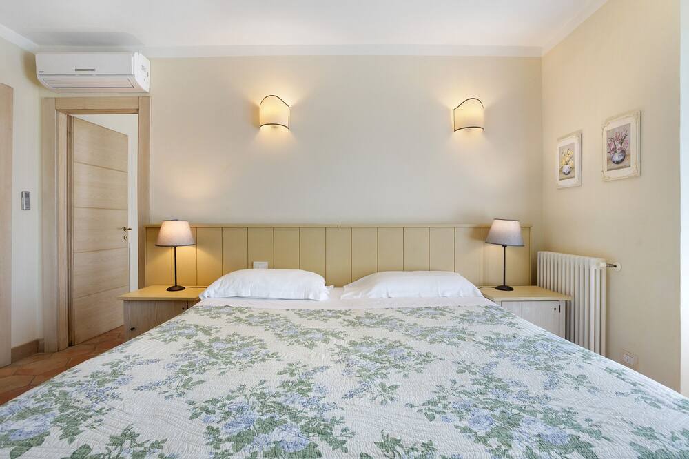 Photo of Bedroom in Castelnuovo Magra