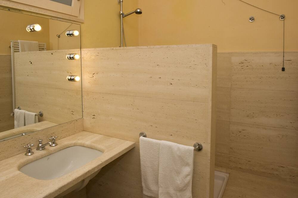 Photo of Bathroom in Castelnuovo Magra