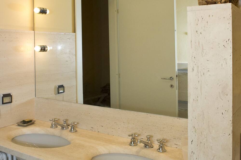 Photo of Bathroom in Castelnuovo Magra