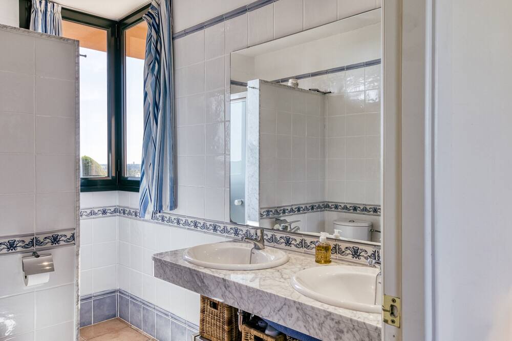 Photo of Bathroom in Navata