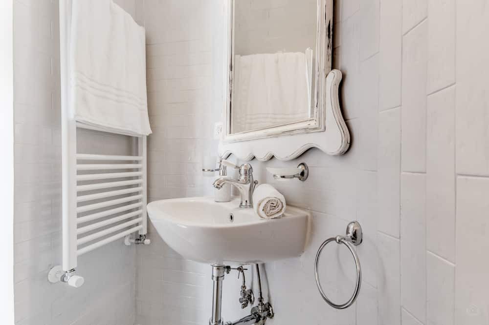 Photo of Bathroom in Subiaco