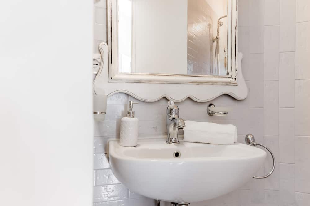 Photo of Bathroom in Subiaco