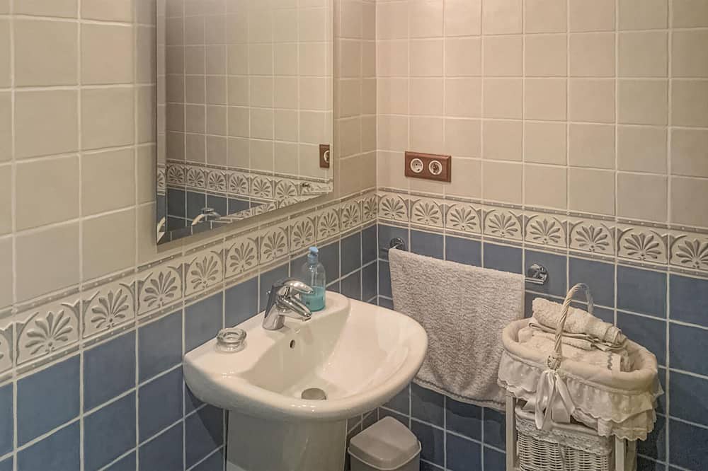 Photo of Bathroom in Almonte