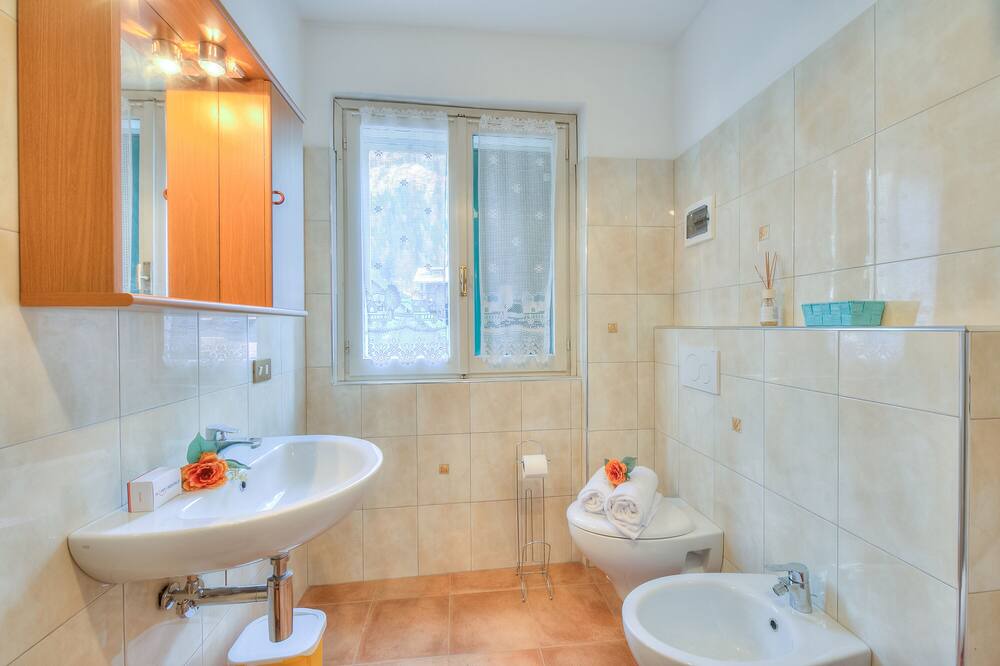 Photo of Bathroom in Staffa