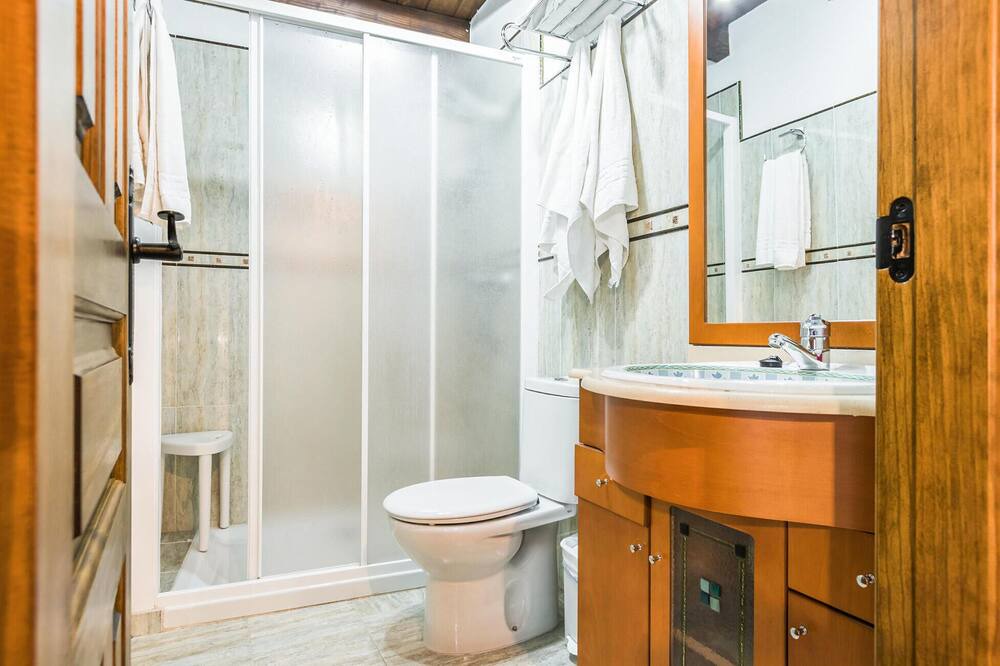 Photo of Bathroom in Pembes