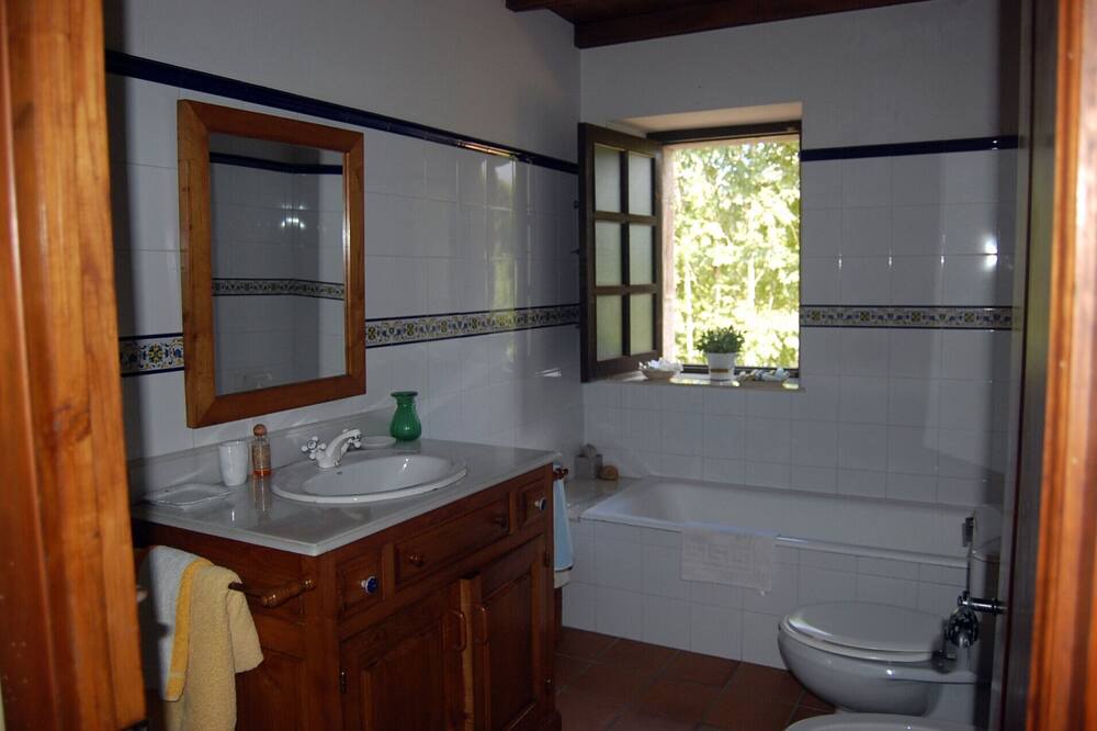 Photo of Bathroom in Puente Nuevo