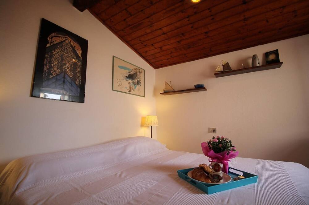 Photo of Bedroom in Tellaro