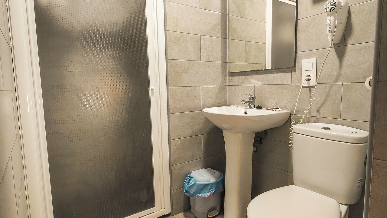 Photo of Bathroom in La Linea de la Concepcion