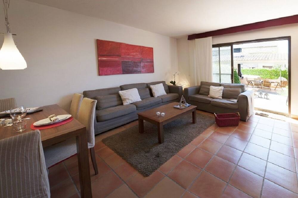 Photo of Livingroom in Parlava