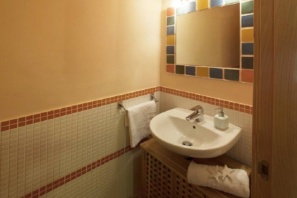 Photo of Bathroom in Parlava