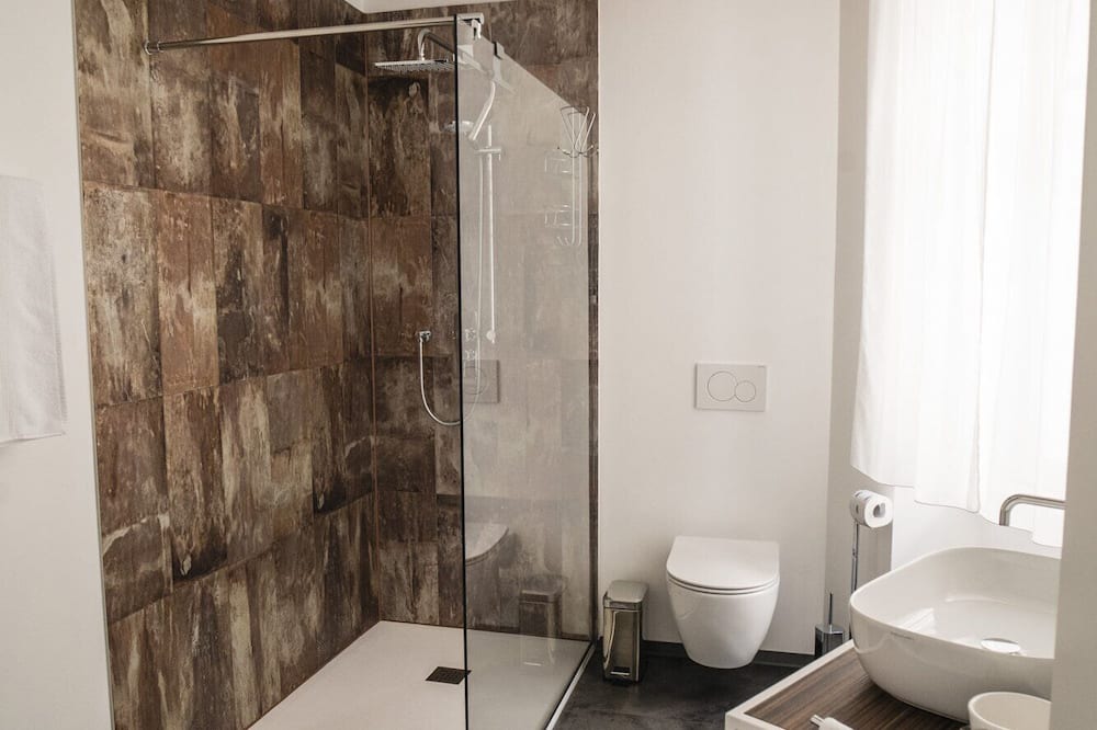 Photo of Bathroom in Crabbia