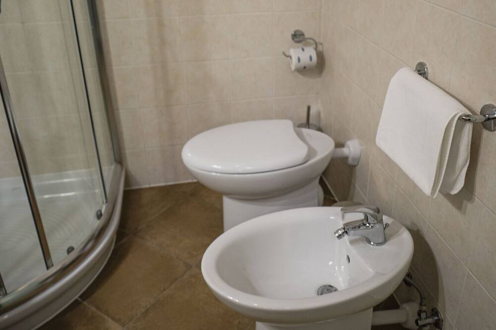 Photo of Bathroom in Crabbia