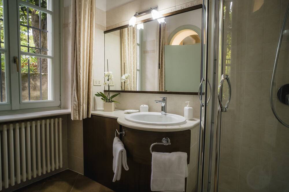 Photo of Bathroom in Crabbia