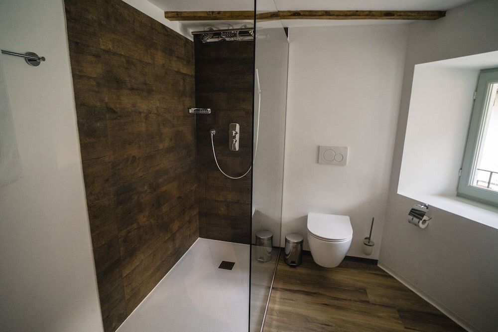 Photo of Bathroom in Crabbia