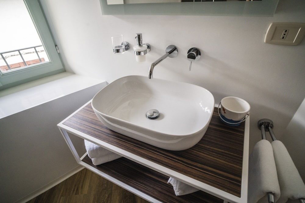 Photo of Bathroom in Crabbia
