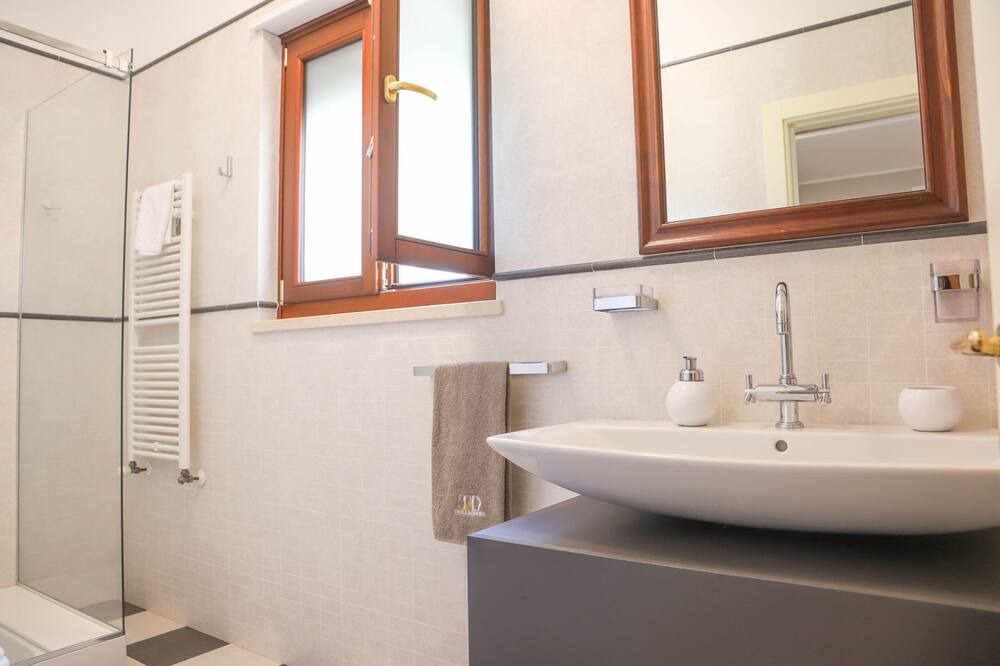 Photo of Bathroom in Alcanterini