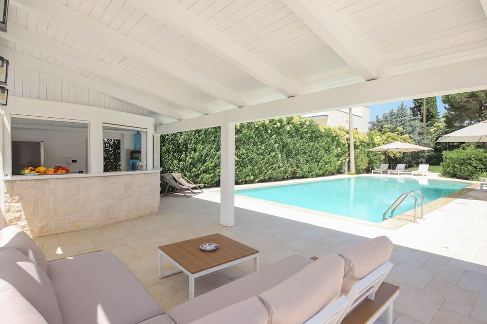 Photo of Outdoor in Alcanterini