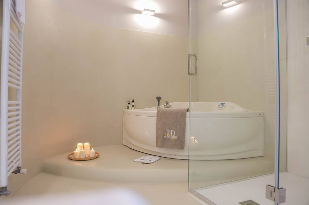 Photo of Bathroom in Alcanterini