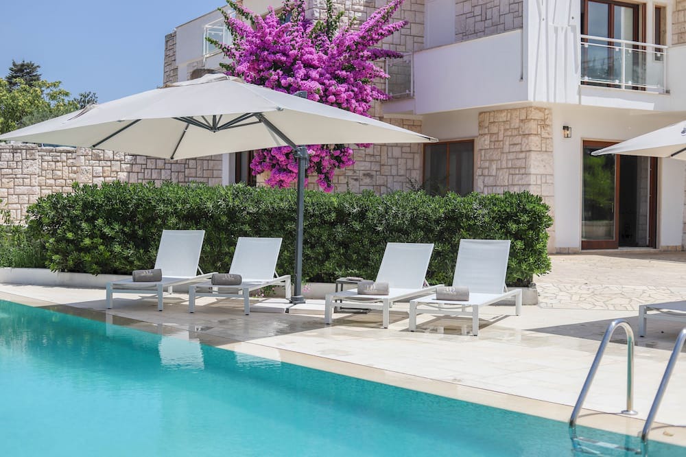 Photo of Outdoor in Alcanterini
