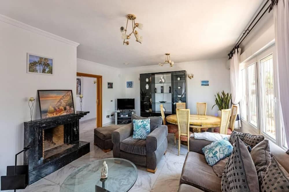 Photo of Livingroom in Los Banos de Guardias Viejas