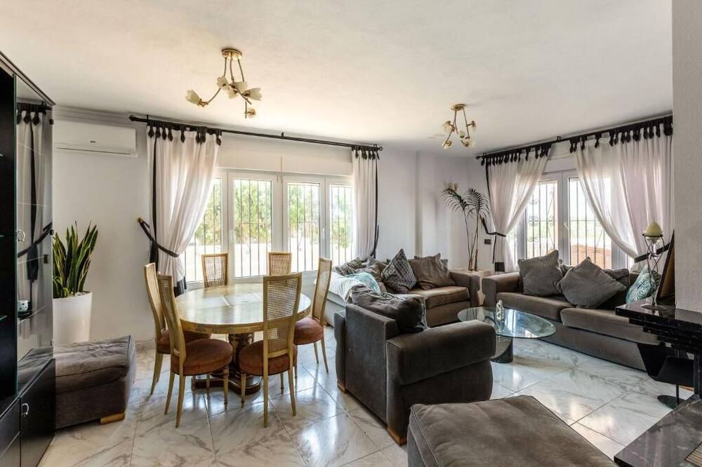 Photo of Livingroom in Los Banos de Guardias Viejas