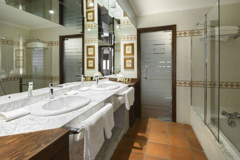 Photo of Bathroom in La Iglesuela del Cid