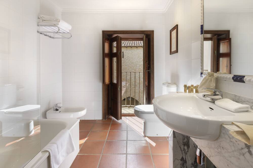 Photo of Bathroom in La Iglesuela del Cid