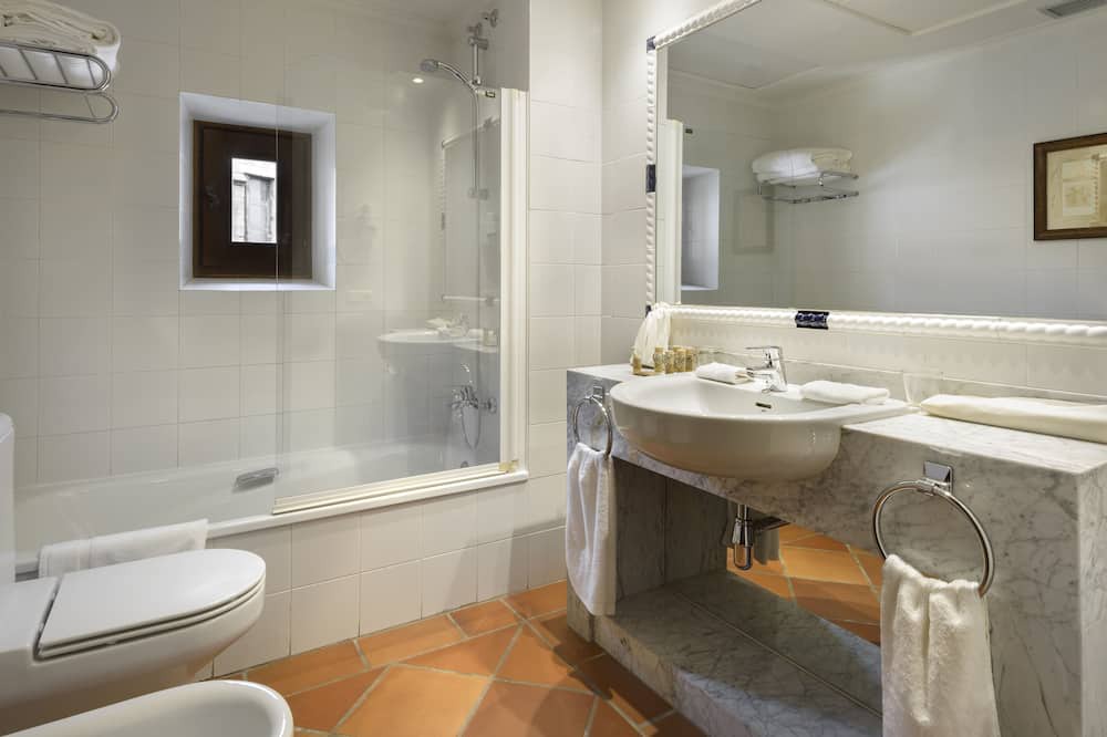 Photo of Bathroom in La Iglesuela del Cid
