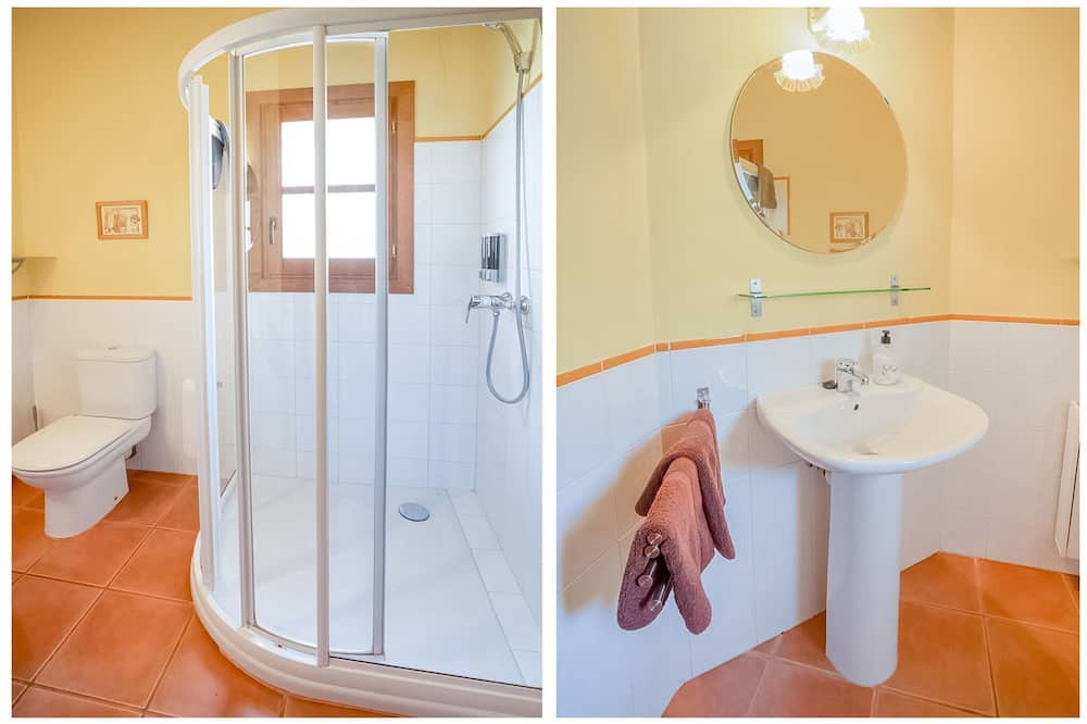 Photo of Bathroom in Pira