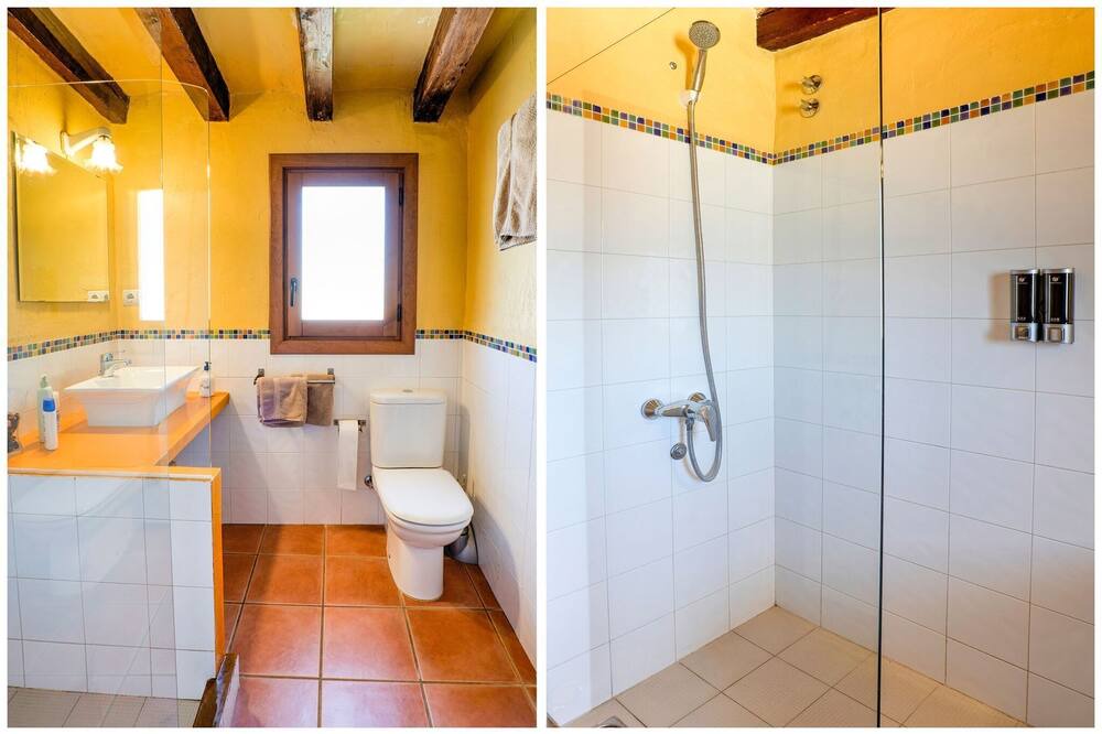 Photo of Bathroom in Pira