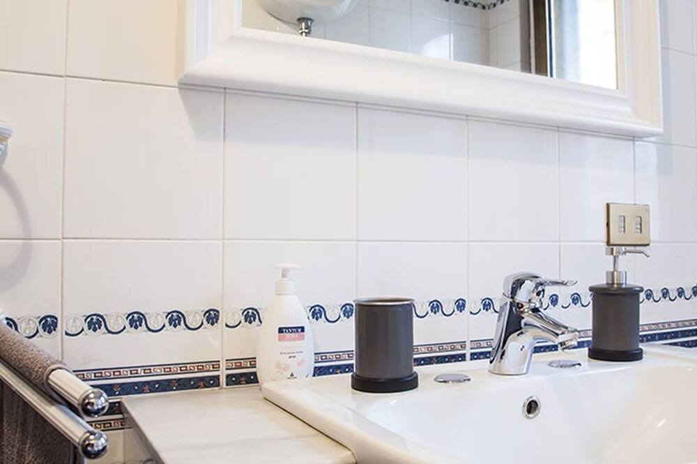 Photo of Bathroom in Zona XIX Casal Morena