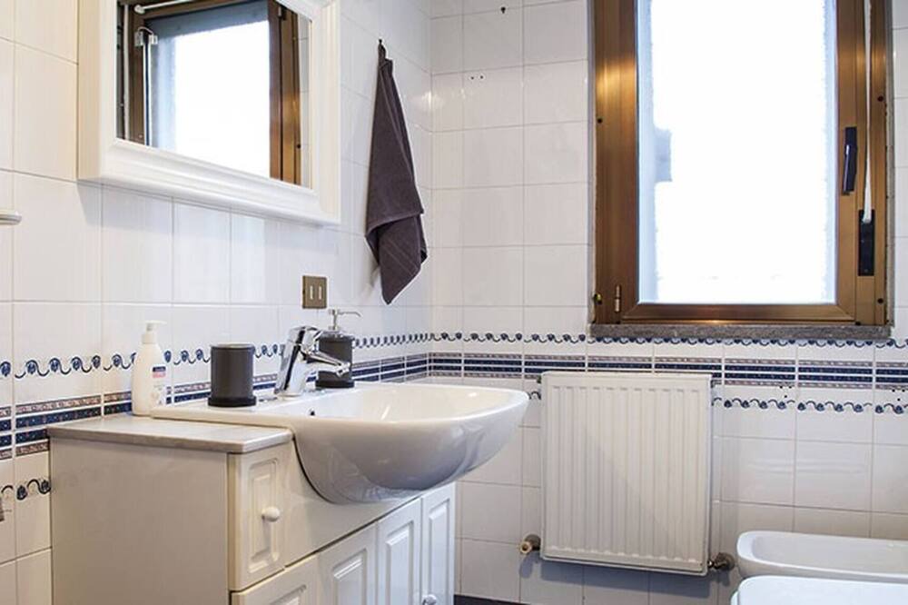 Photo of Bathroom in Zona XIX Casal Morena