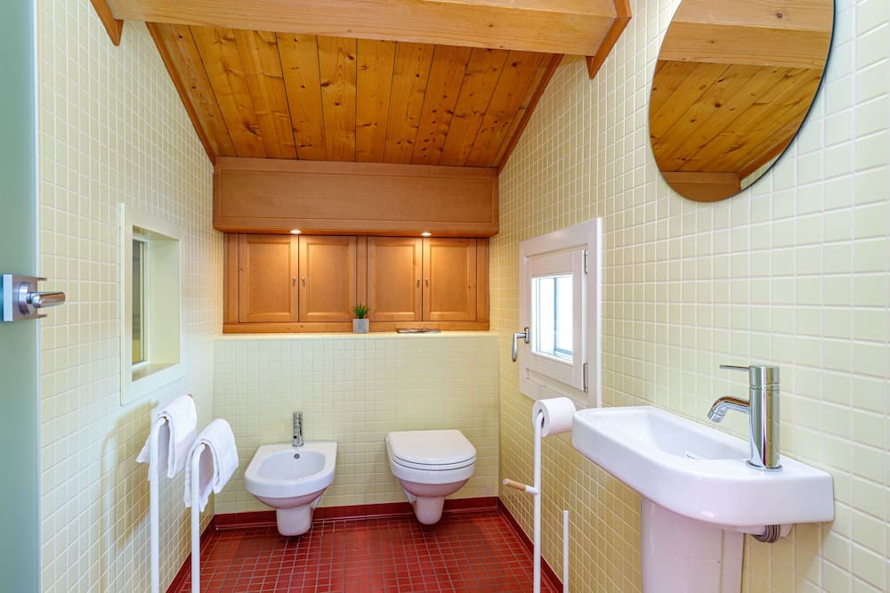 Photo of Bathroom in Comabbio