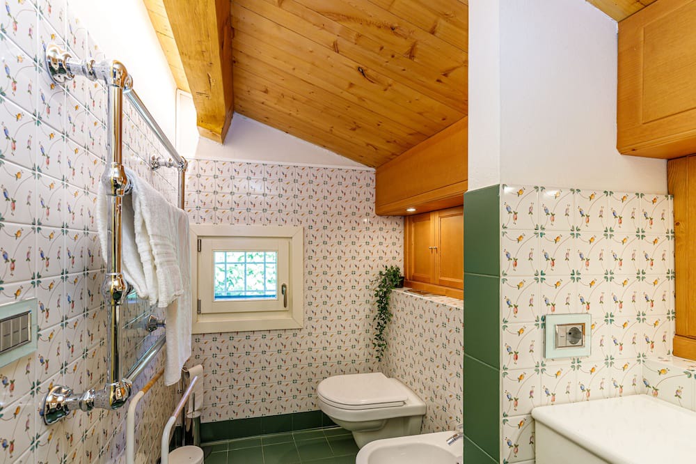 Photo of Bathroom in Comabbio