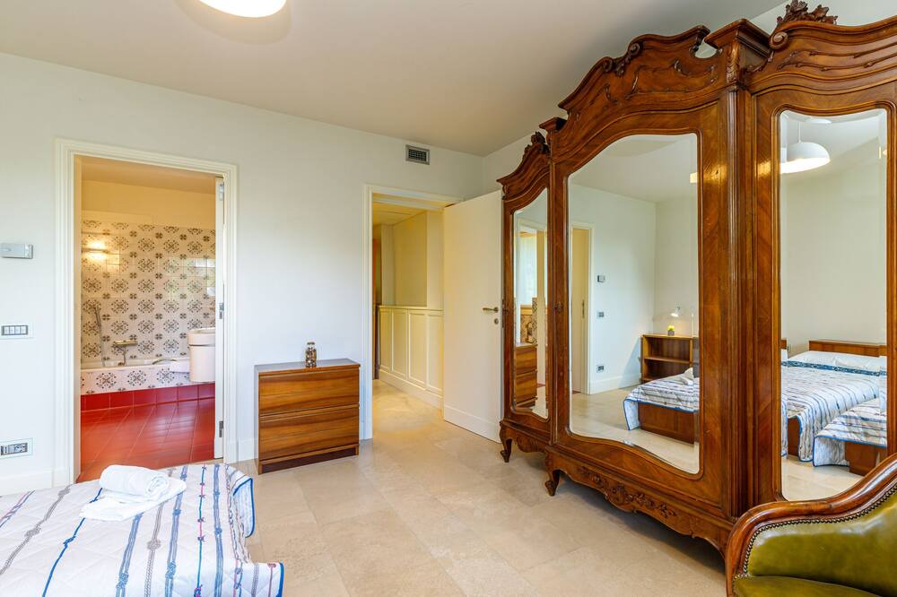Photo of Bedroom in Comabbio