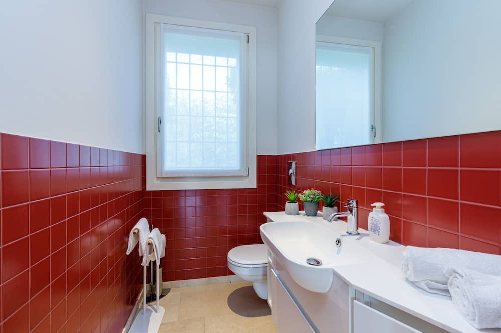 Photo of Bathroom in Comabbio