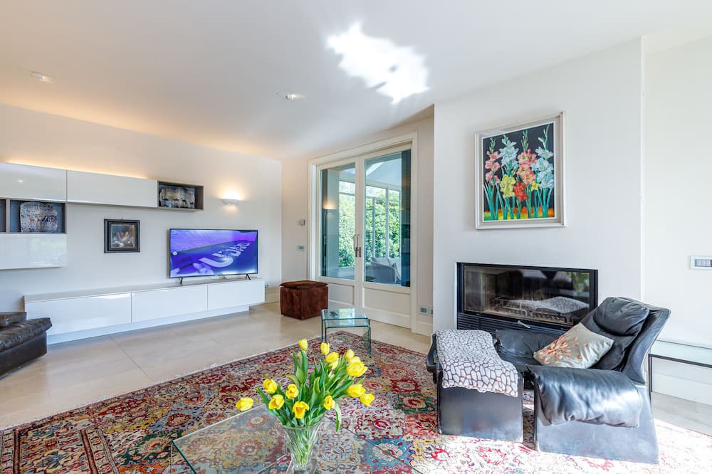 Photo of Livingroom in Comabbio