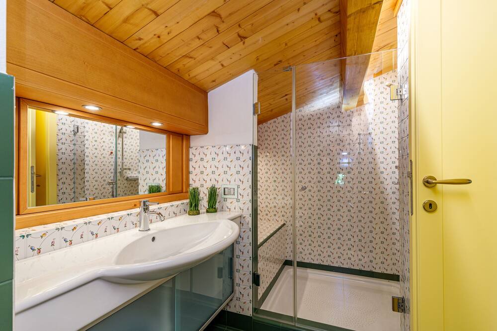 Photo of Bathroom in Comabbio
