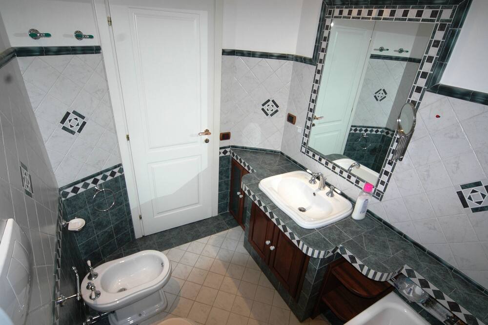 Photo of Bathroom in Zona XIX Casal Morena