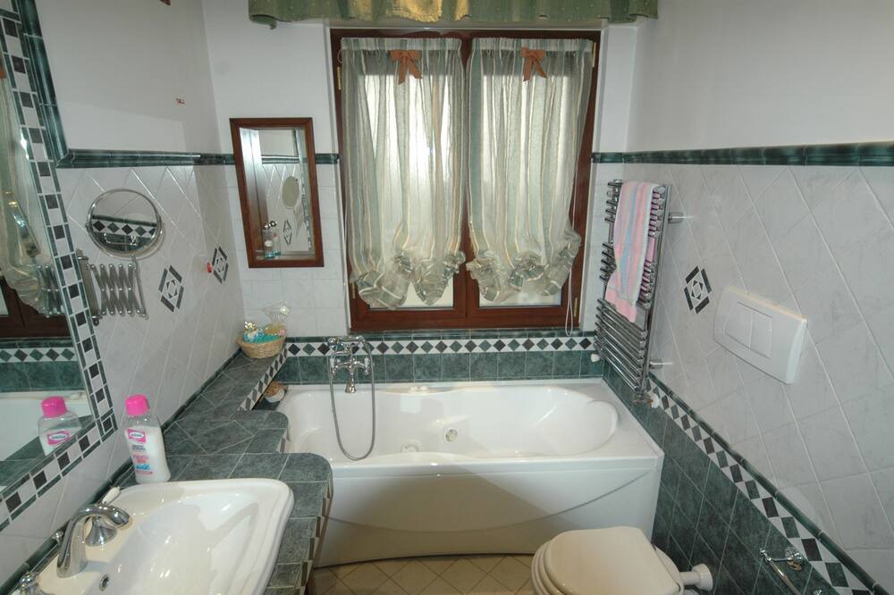 Photo of Bathroom in Zona XIX Casal Morena
